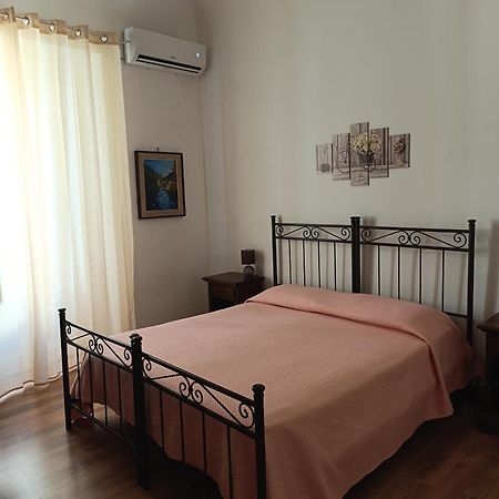 Arco Del Vescovo 1 Hotel Acireale Buitenkant foto